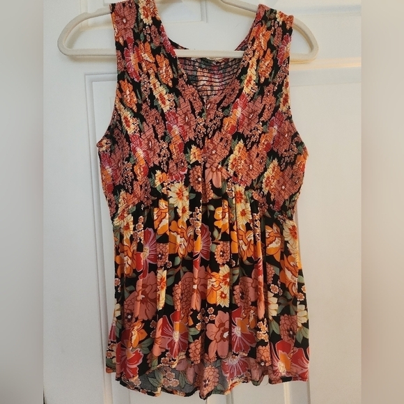 Staccato Tops - Staccato romantic floral Tank Size Large